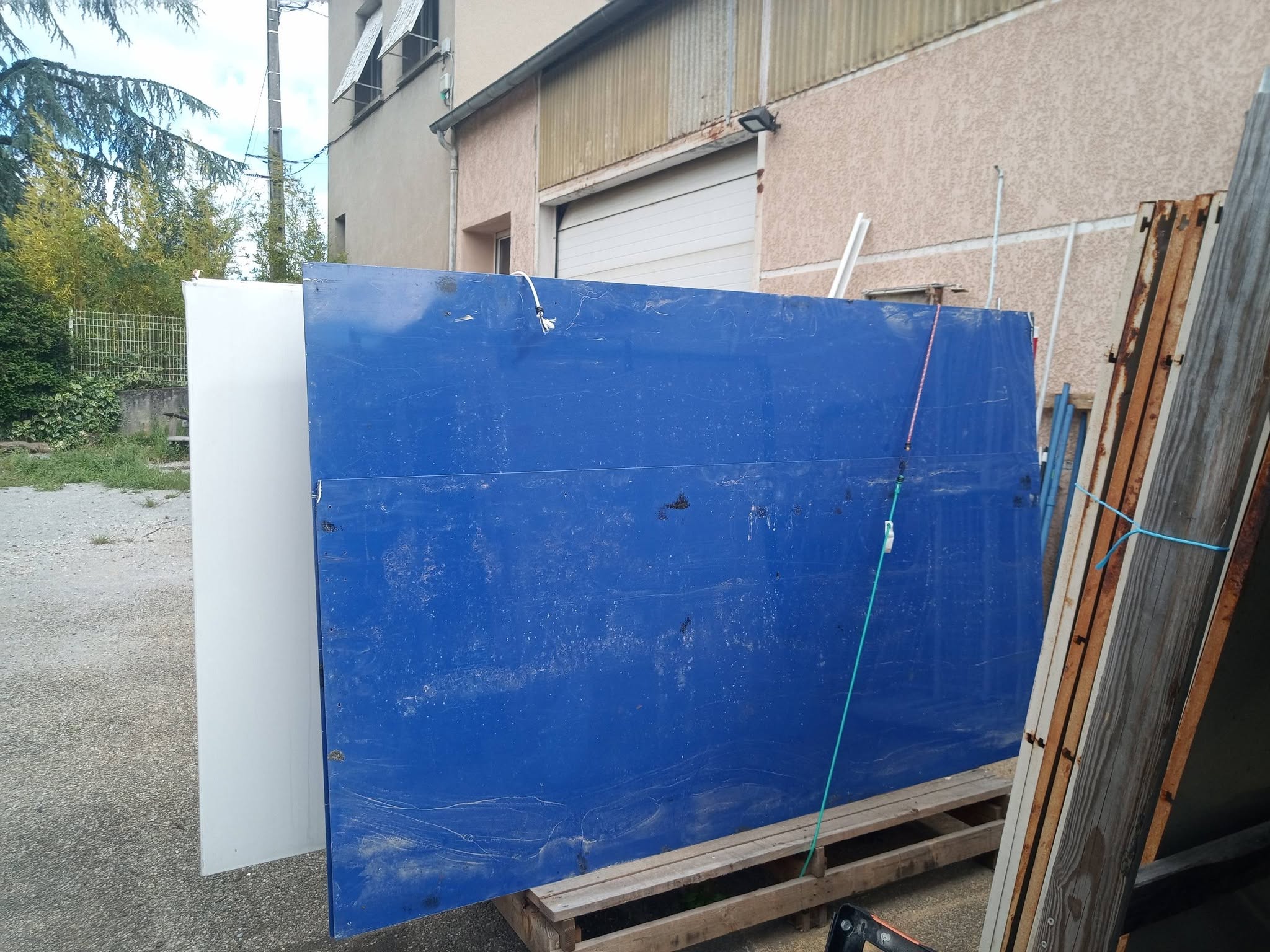 Cette semaine on continue notre petit tour à l&rsquo;extérieur de la materiautheque…
